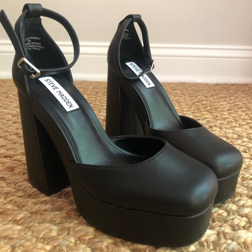 Steve Madden Black Platform Block-Heel Ankle-Strap Pumps